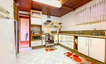 Imagem 6: Casa de condomínio para venda possui 232 metros quadrados com 5 quartos