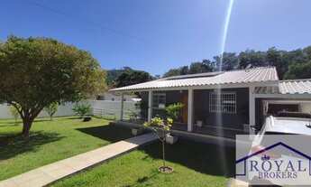 Imagem 3: Casa tranquila com jardim exuberante, 827 m², piscina e energia solar!