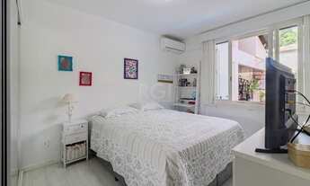 Imagem 6: EXCELENTE CASA COM 3 DORMITÓRIOS, PISCINA E 6 VAGAS DE GARAGEM