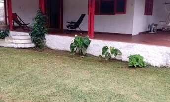 Imagem: Casa toda avarandada com amplo jardim