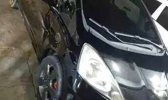 Imagem: Vendo esse terreno e esse carro