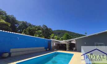 Imagem 2: Casa tranquila com jardim exuberante, 827 m², piscina e energia solar!