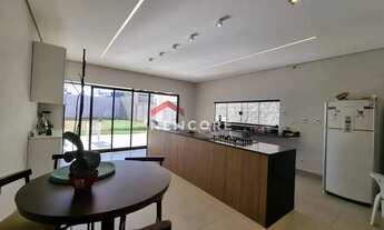 Imagem: Casa de condomínio em Rua Senhora Regina