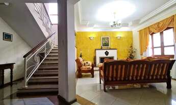 Imagem 7: Casa de condomínio para venda possui 270 metros quadrados com 5 quartos