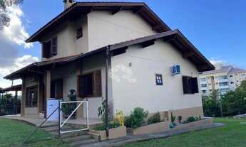 Imagem 6: Casa com piscina e amplo terreno