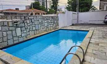 Imagem 3: Casa de Alto Padrão com Piscina no Bairro dos Estados ? Disponível para Venda ou Locação