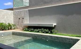 Imagem 6: Casa neoclássica com área de lazer e piscina