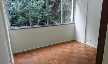 Imagem 1: Apto Centro, vista verde, reformado, Rua 16 de março, excelente preço - Petrópolis - RJ