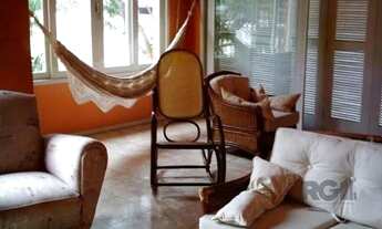 Imagem 2: CASA DE ESQUINA DE 4 DORMITÓRIOS