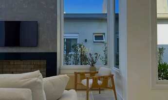 Imagem 5: Casa nova e mobiliada com 3 suítes, piscina e fundos para o lago Reserva das Á