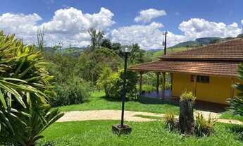 Imagem: Sítio mobiliado com vista para a Pedra