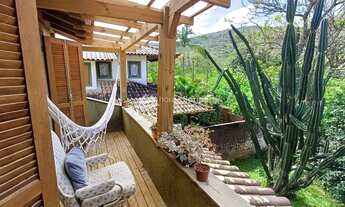 Imagem: Casa Aconchegante com Terreno Amplo no Coração