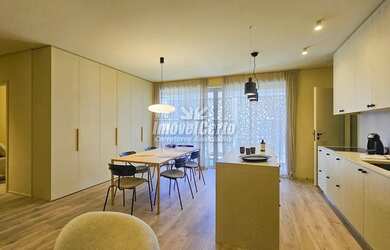 Imagem 2: Apartamento mobiliado e decorado de 108 m² com 3 dormitórios sendo 1 suíte e 2 vagas de ga