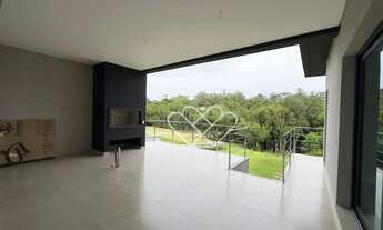 Imagem 2: Viva o Sonho: Residência Exclusiva com Amenidades de Cinco Estrelas em Condomínio Privado