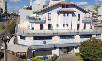 Imagem 2: Ampla sala aérea com elevador em avenida comercial