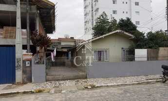 Imagem: TERRRENO COM CASA CENTRO DE CAMBORIÚ