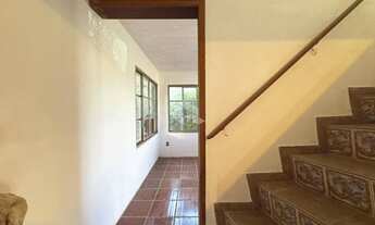 Imagem 7: Casa muito bem localizada com terreno extenso, arborizado com vista maravilhosa