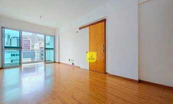 Imagem 2: Apto com 2 quartos (suíte), varanda, 2 vagas, elevador e portaria 24h no Centro