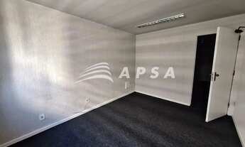 Imagem 6: EXCELENTE OPORTUNIDADE NO CORAÇÃO DA CIDADE: SALA COMERCIAL ESPAÇOSA EM ANDAR ALTO, COM SE