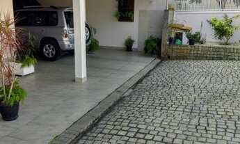 Imagem 4: Sobrado para venda possui 180 metros quadrados com 5 quartos em Centro - Penha - SC