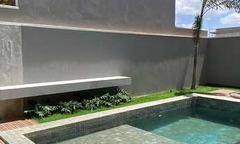 Imagem 7: Casa neoclássica com área de lazer e piscina