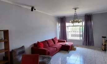 Imagem: Casa comercial em frente ao hospital BOS