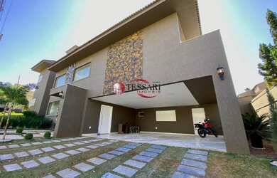 Imagem 9: Locação - Casa em Condomínio sobrado, com 4 suítes sendo 1 master com hidromassagem, sala