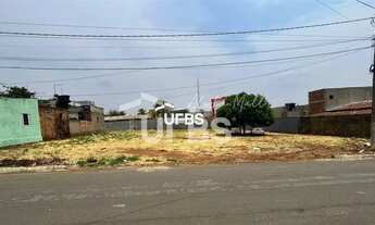 Imagem: Lote em Trindade em frente a Basílica