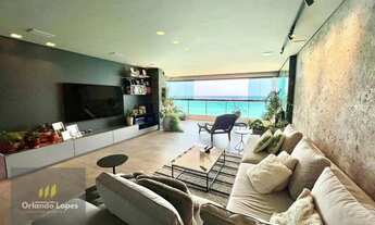 Imagem 2: Luxo à Beira-Mar: Apartamento Exclusivo, Reformado e Porteira Fechada com Vista Incrível!