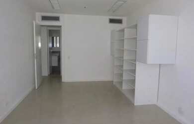 Imagem 2: Sala para alugar por R$ 2.300,00/mês ou para vender por R$180.000,00, 74 m² - Centro - Rio