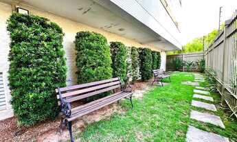 Imagem 4: Apartamento 2 dormitórios semimobiliado com box duplo e Infra no Menino Deus