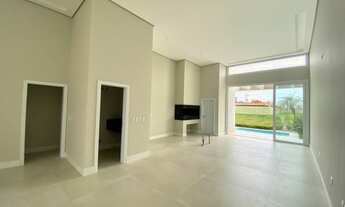 Imagem 7: Casa nova beira lago com piscina de concreto