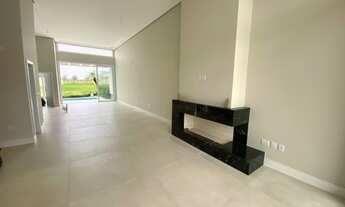 Imagem 4: Casa nova beira lago com piscina de concreto