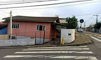 Imagem: Casa de esquina na coloninha