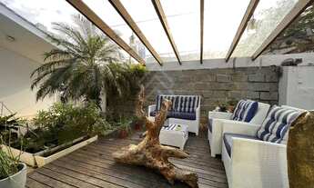 Imagem 2: Casa averbada de 3 andares na praia de Cabeçudas com 3 Dormitórios, sendo 1 Suíte com clos