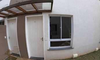 Imagem 2: Locação - Casa com 2 dormitórios, cozinha com móveis planejados e quintal com churrasqueir