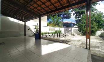 Imagem: Casa à Venda com 04 quartos, 02 banheiros