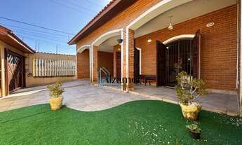 Imagem 2: Casa para locação definitiva com 5 dormitórios, 300 metros da praia em Itanhaém/SP