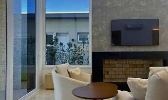 Imagem 4: Casa nova e mobiliada com 3 suítes, piscina e fundos para o lago Reserva das Á