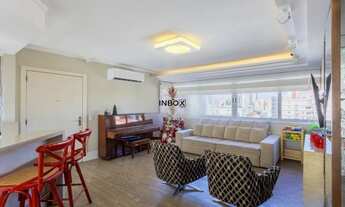 Imagem 3: Apartamento reformado em andar alto, com 2 dormitórios, suíte e vaga