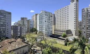 Imagem 6: Apartamento mobiliado de 71m², com 2 dormitórios, sendo 1 suíte e vaga no Centro