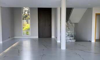 Imagem 2: Casa de condomínio sobrado para venda tem 1204 metros quadrados com 5 quartos