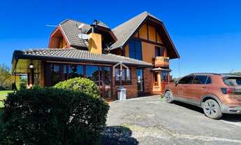 Imagem 5: LInda casa 4 Dormitórios (2 Suítes) e Varanda, Condomínio fechado em Campos do Jordão-SP