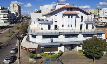 Imagem 4: Ampla sala aérea com elevador em avenida comercial