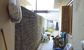 Imagem 2: Excelente casa com ótimo pátio frente e fundos e com estrutura para segundo piso