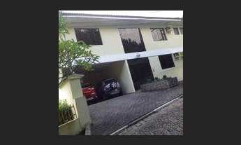 Imagem: Casa no morro com linda vista do mar