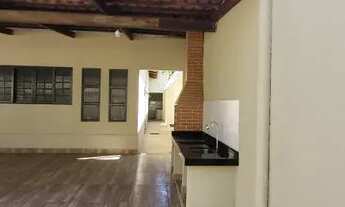 Imagem 7: Casa em rua pública