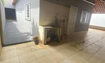 Imagem 2: CASA ESQUINA 3 QUARTOS 1 SUITE. TRINDADE Casa de Rua com 3 Quarto(s) e 2 banheiro(s) à Ven