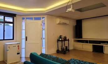 Imagem 3: Casa de 4 dormitórios, piscina em ótima localização