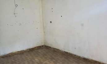 Imagem 2: Alugo casa 2 quartos sala cozinha americana banheiro e lavanderia independente luz indi